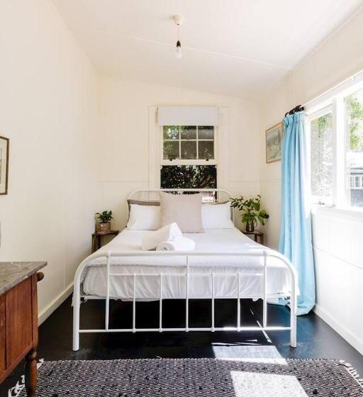 هتل The Farmhouse