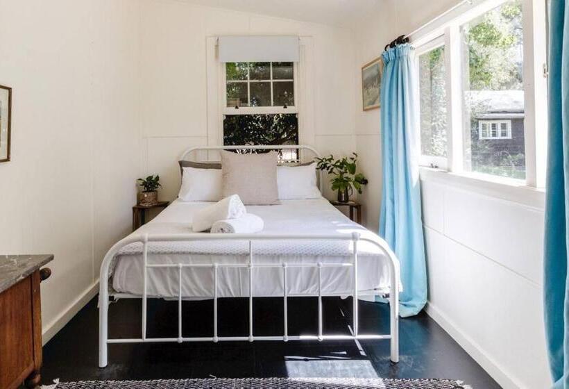 هتل The Farmhouse