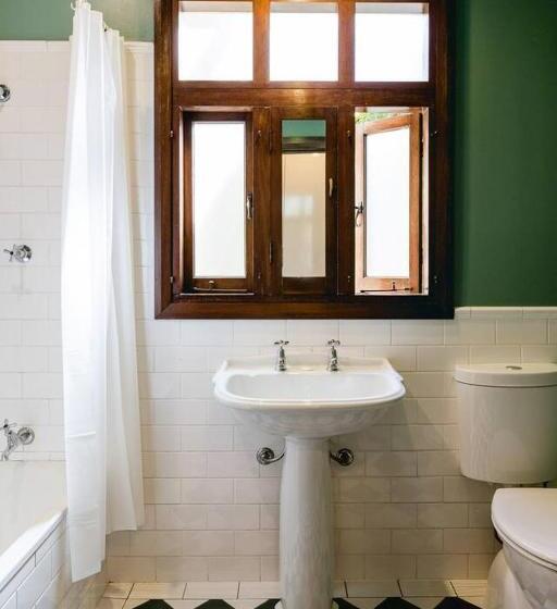 هتل The Farmhouse