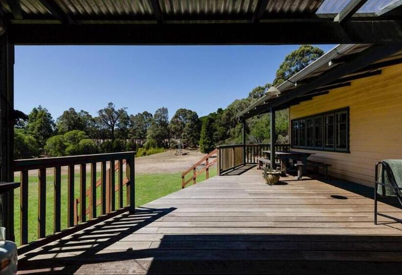 هتل The Farmhouse