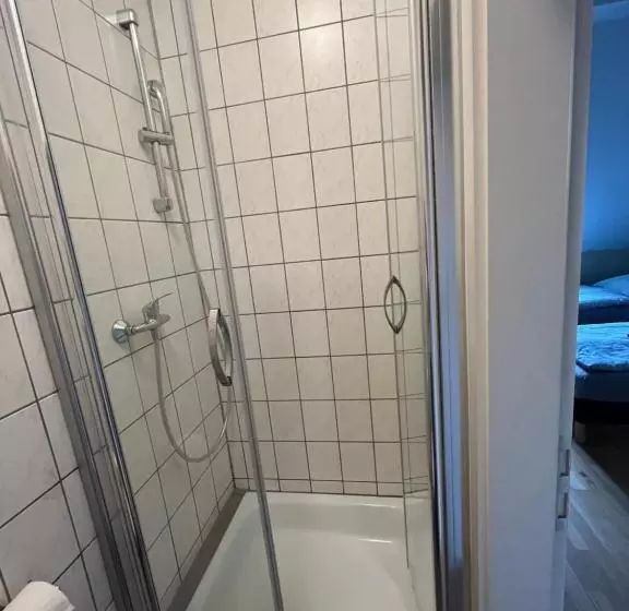 ペンション Doppelzimmer Mit Bad Und Tv 18