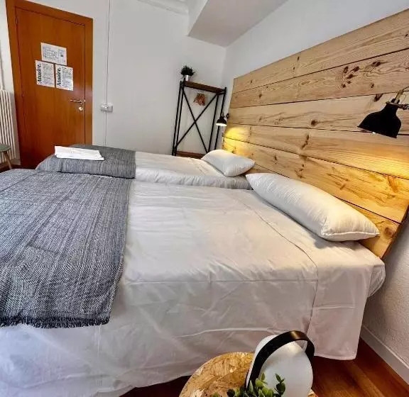 پانسیون Hostal Atuaire Home