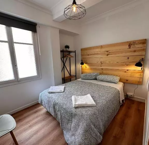 پانسیون Hostal Atuaire Home