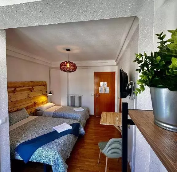 پانسیون Hostal Atuaire Home