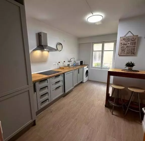 پانسیون Hostal Atuaire Home