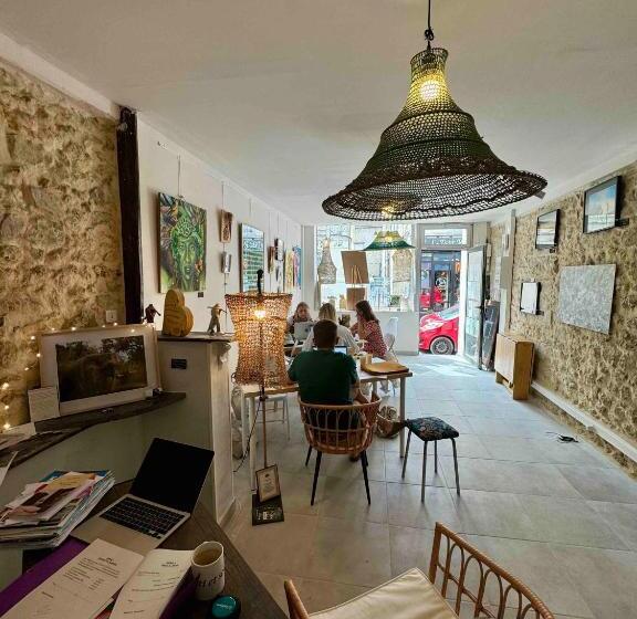 پانسیون Maison En Plein Coeur De La Cité Médiévale De Moret Sur Loing Avec Jardin !