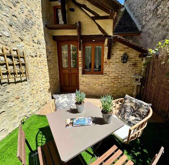 پانسیون Maison En Plein Coeur De La Cité Médiévale De Moret Sur Loing Avec Jardin !