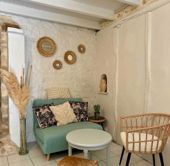 پانسیون Maison En Plein Coeur De La Cité Médiévale De Moret Sur Loing Avec Jardin !