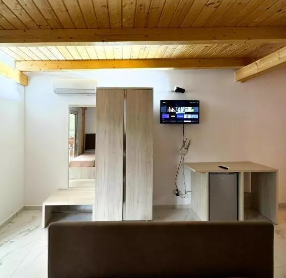 Hotel Velipoja Escape