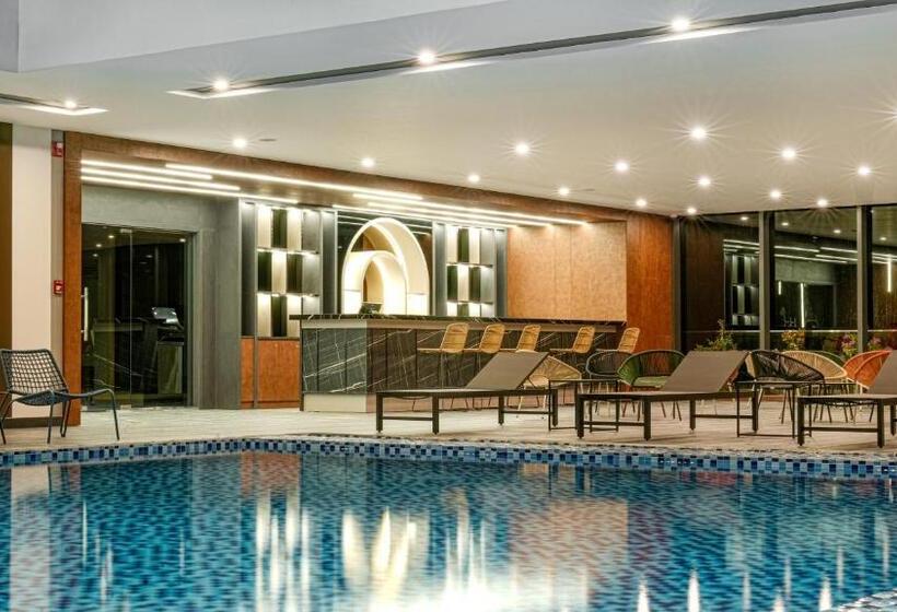 Hotel Wyndham Garden Legend Halong