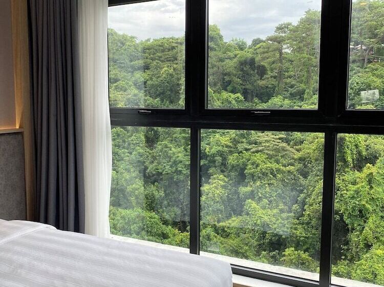 Hotel Wyndham Garden Legend Halong