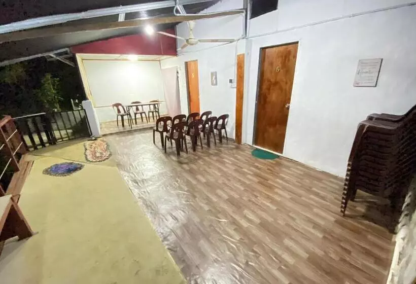 Majatalo Da Family Mini Garden