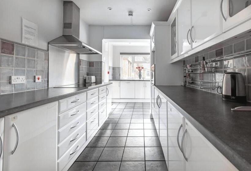 بنسيون Heathrow Plane Spotters Lodge