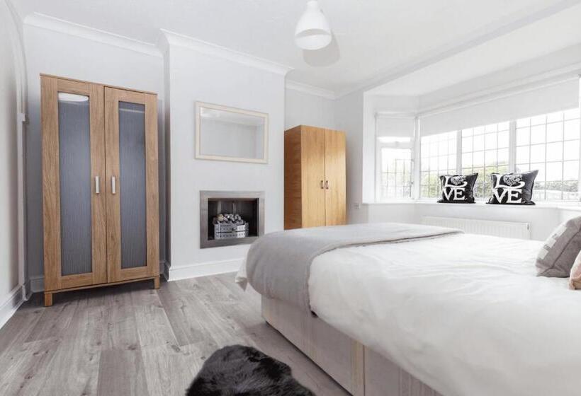 بنسيون Heathrow Plane Spotters Lodge