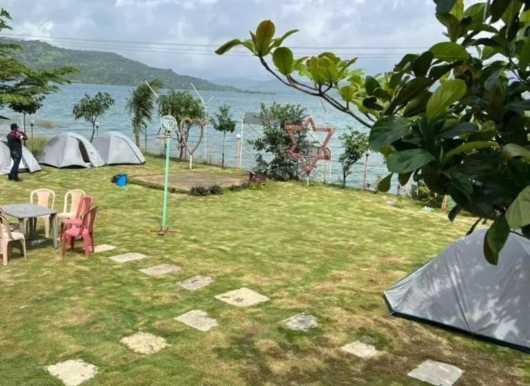 リゾートホテル Camp Pawna View Maval
