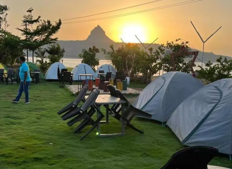 リゾートホテル Camp Pawna View Maval