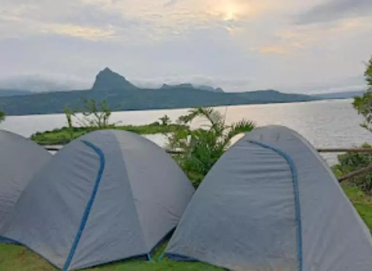 リゾートホテル Camp Pawna View Maval