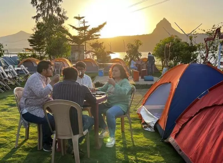 リゾートホテル Camp Pawna View Maval