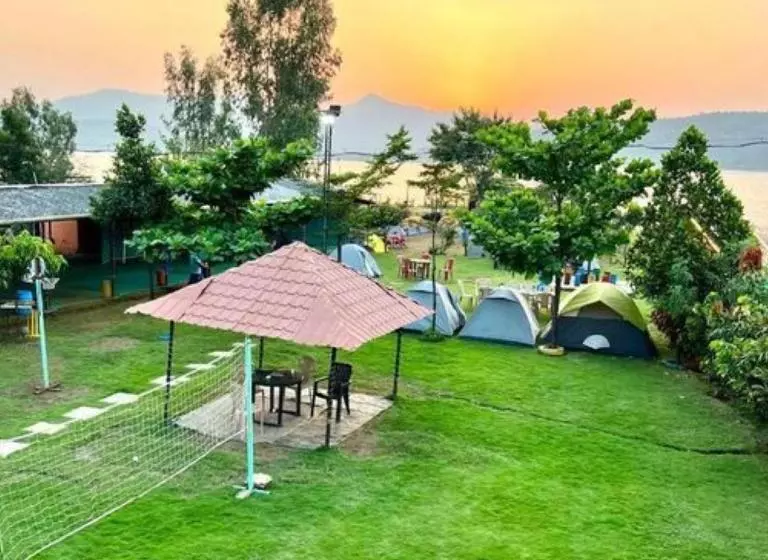 リゾートホテル Camp Pawna View Maval