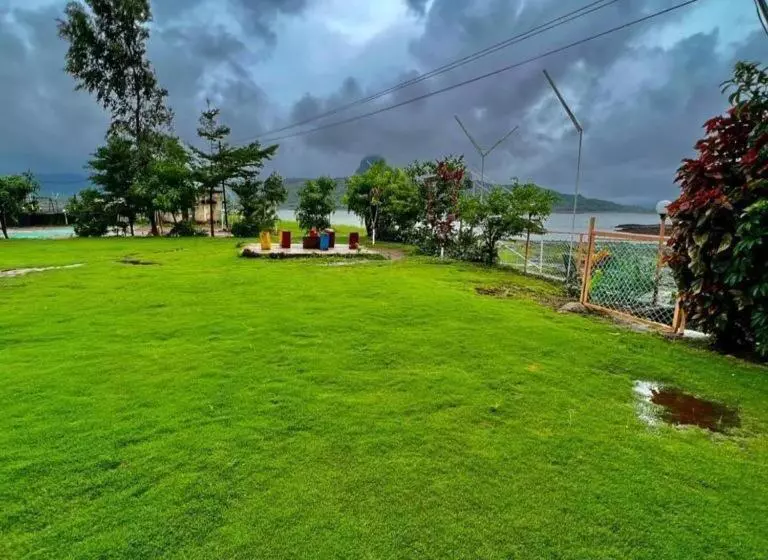 リゾートホテル Camp Pawna View Maval