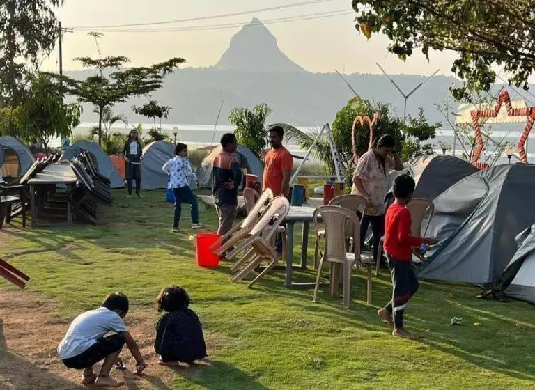 リゾートホテル Camp Pawna View Maval