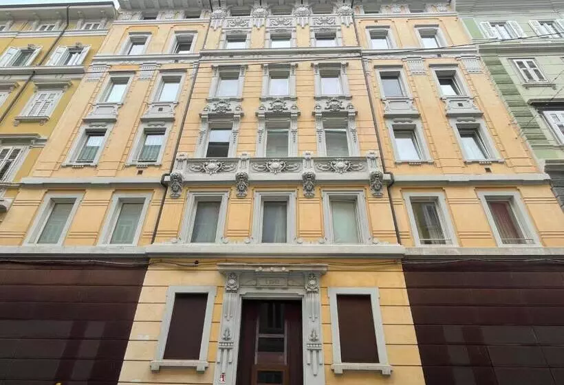 تختخواب و صبحانه Piccola Accogliente E Luminosa Camera In Appartamento Con Terrazza Vista Mare