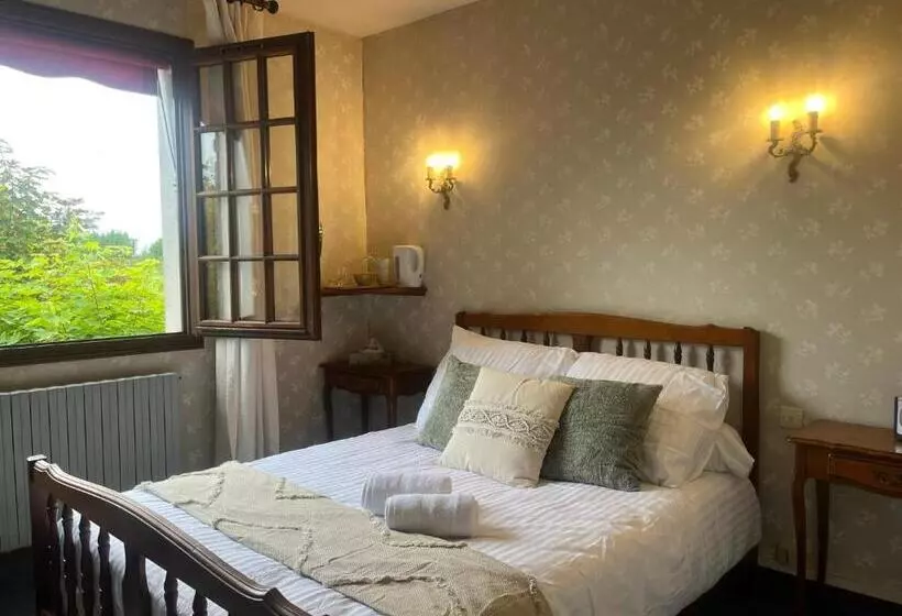 Hotelli La Chaumière De L Eau Sauvage