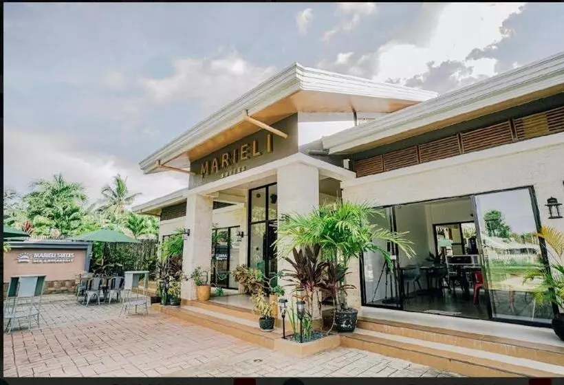 ホテル Marieli Suites