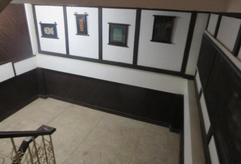 בית מלון כפרי New Lao Paris