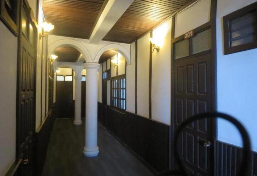 בית מלון כפרי New Lao Paris