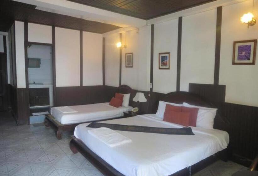 בית מלון כפרי New Lao Paris