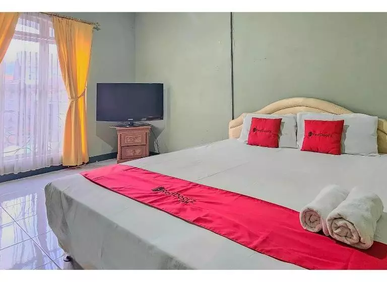 Hotelli Reddoorz At Linggarjati Kuningan