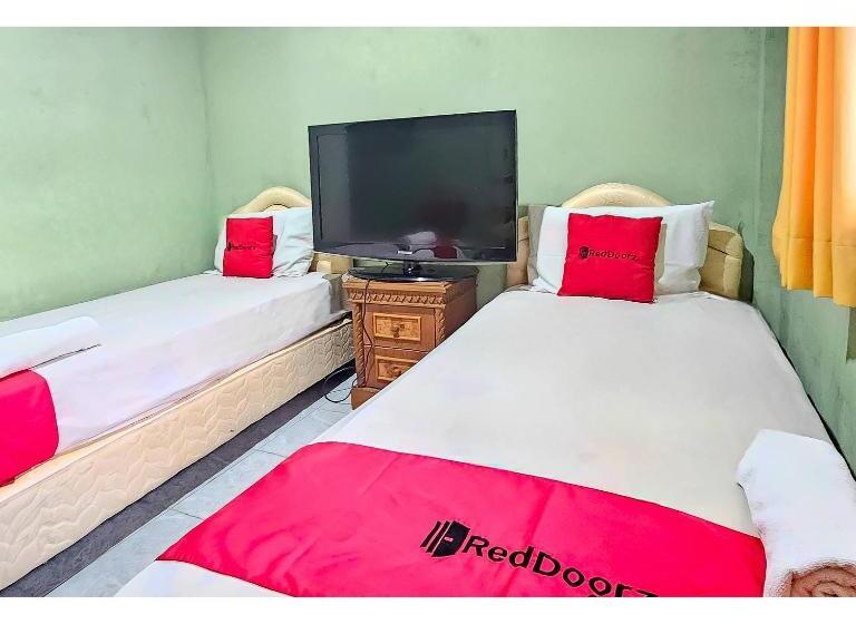 Hotel Reddoorz At Linggarjati Kuningan