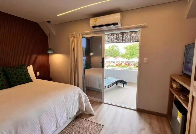 Pao Pao Hotel & Beach Club