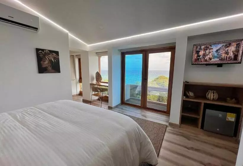 Pao Pao Hotel & Beach Club