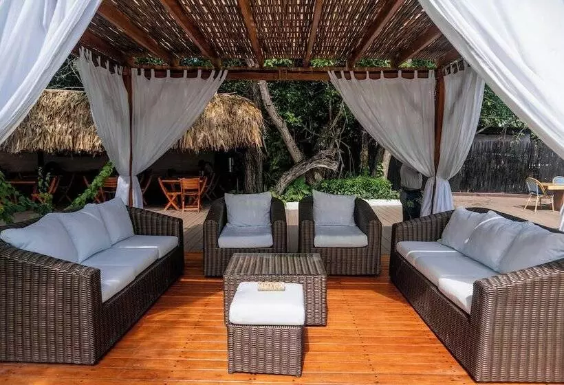 Pao Pao Hotel & Beach Club