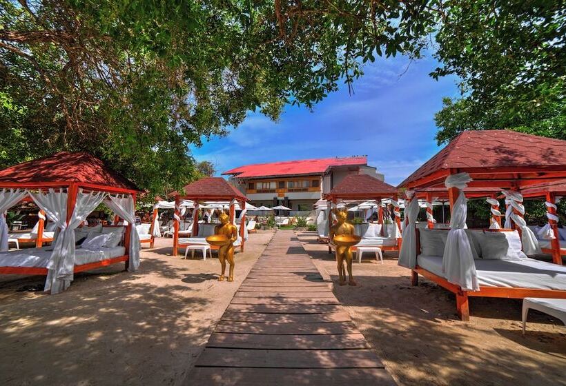 Pao Pao Hotel & Beach Club