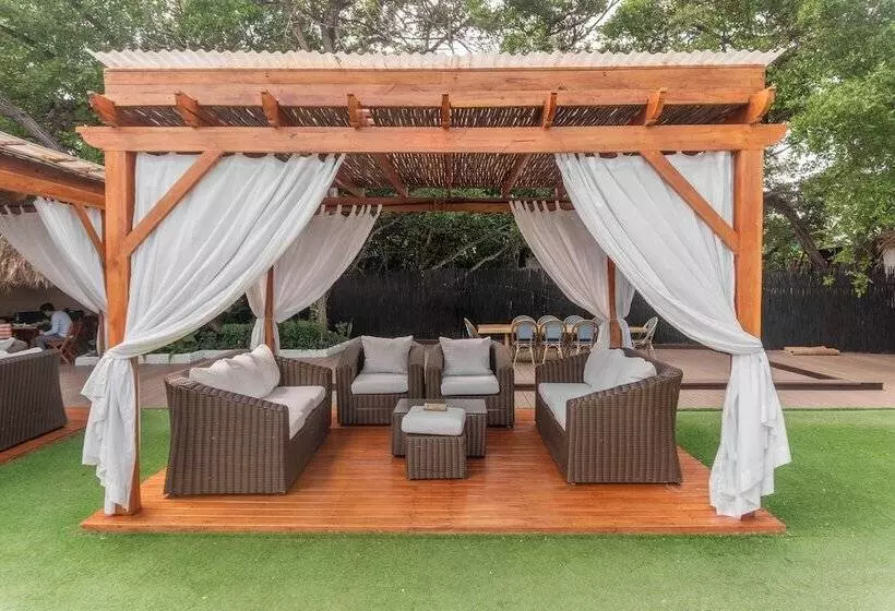 Pao Pao Hotel & Beach Club