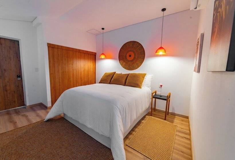 Pao Pao Hotel & Beach Club