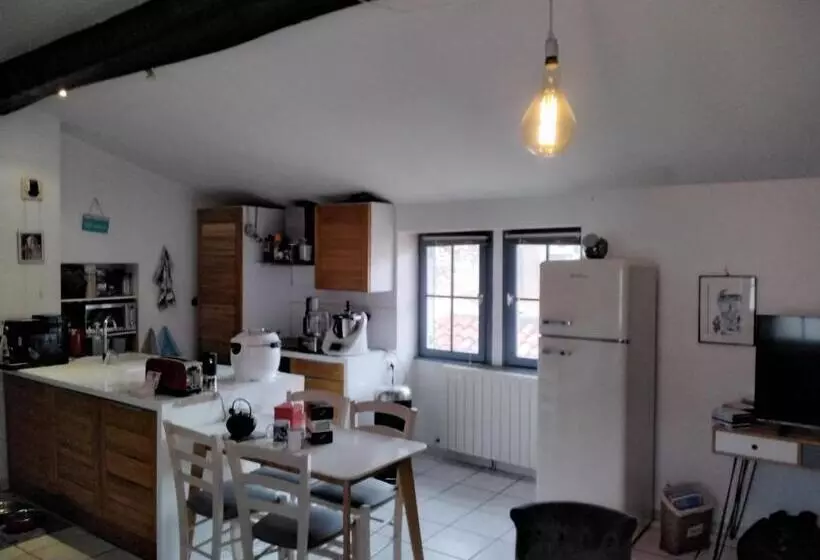 تختخواب و صبحانه Les Toitures De Nîmes