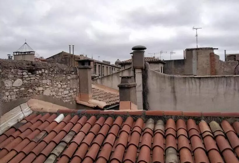 تختخواب و صبحانه Les Toitures De Nîmes