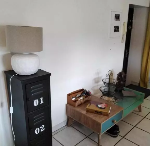 تختخواب و صبحانه Les Toitures De Nîmes