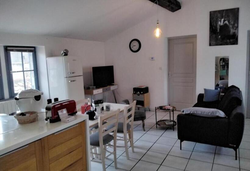 تختخواب و صبحانه Les Toitures De Nîmes