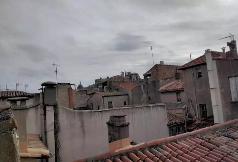 تختخواب و صبحانه Les Toitures De Nîmes