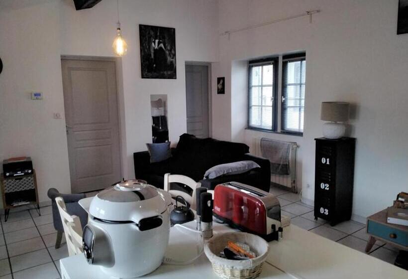 تختخواب و صبحانه Les Toitures De Nîmes