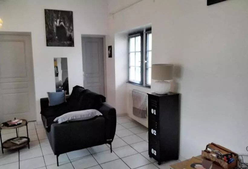 تختخواب و صبحانه Les Toitures De Nîmes