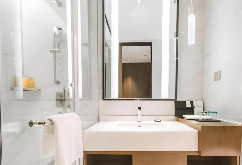 Borrman Hotel Qianjiang High Speed Railway Station Lobster City