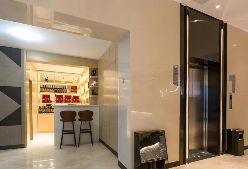 Borrman Hotel Qianjiang High Speed Railway Station Lobster City