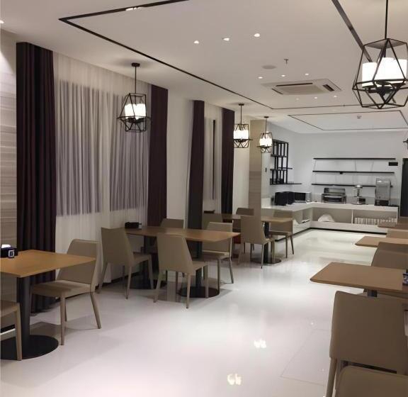 בית מלון כפרי City Comfort Inn Hezhou Huangyao Ancient Town