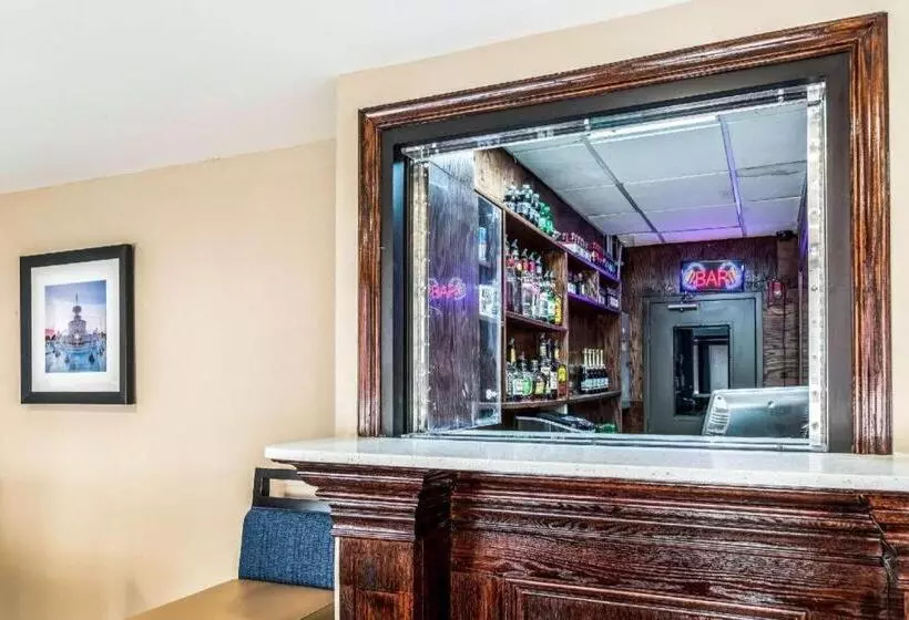 Hotelli Comfort Inn Downtown